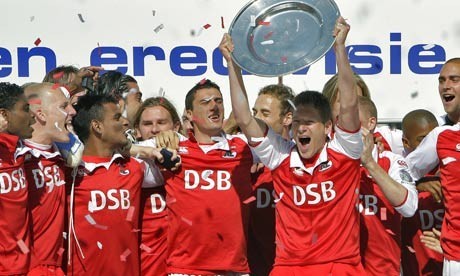 周琦在防守 周琦在防守